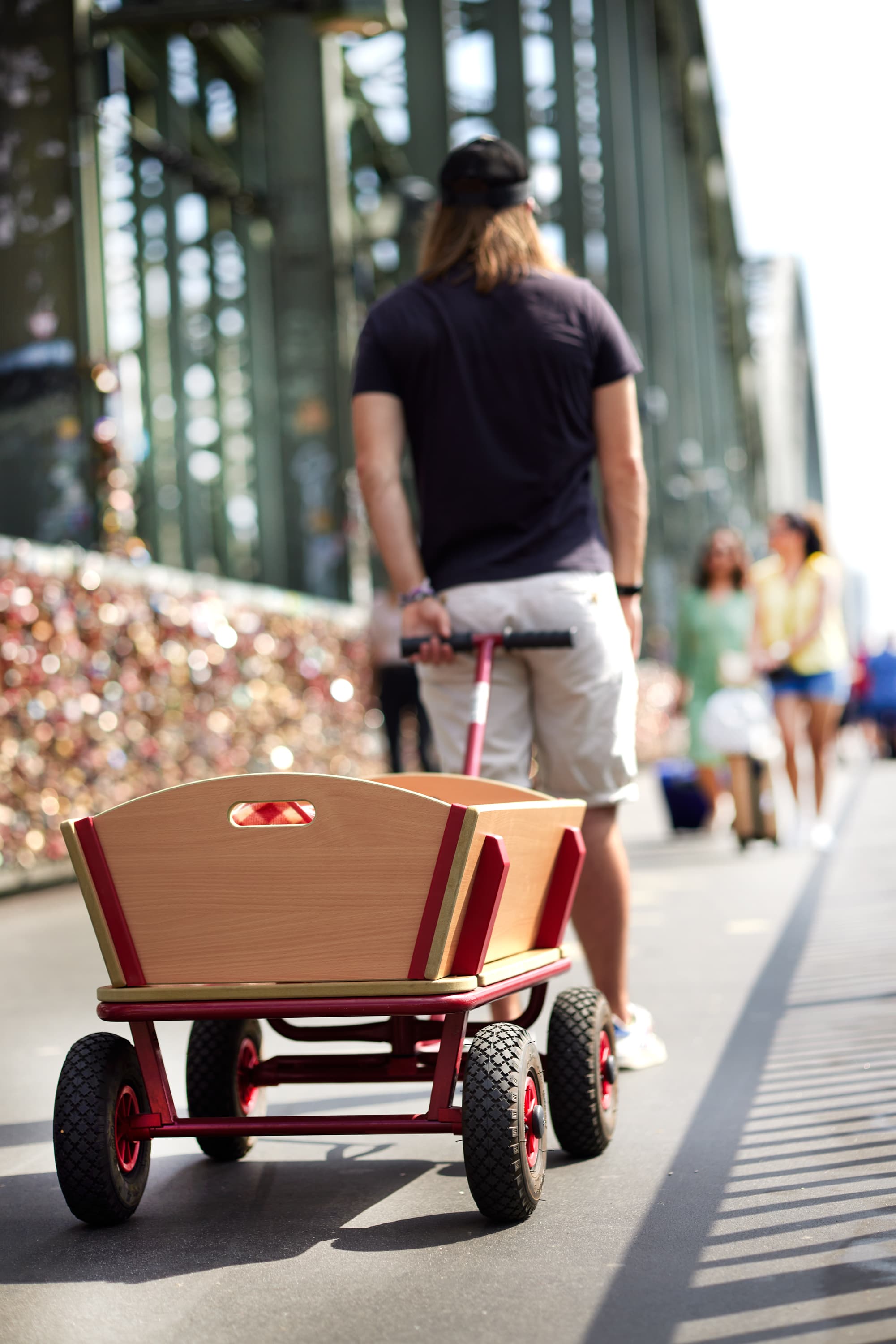 Bollerwagen wird gezogen