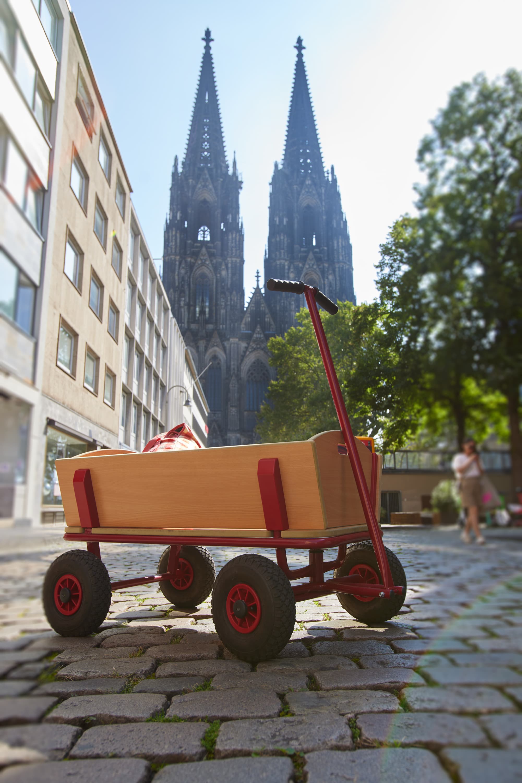 Bollwagen vor dem Kölner Dom